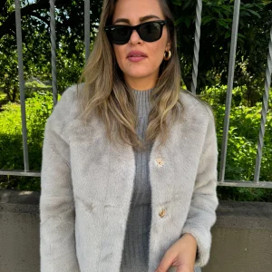 Pelliccia eco modello corto con scollo a V