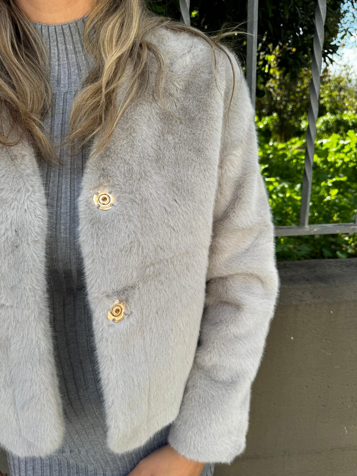 Pelliccia eco modello corto con scollo a V - immagine 3