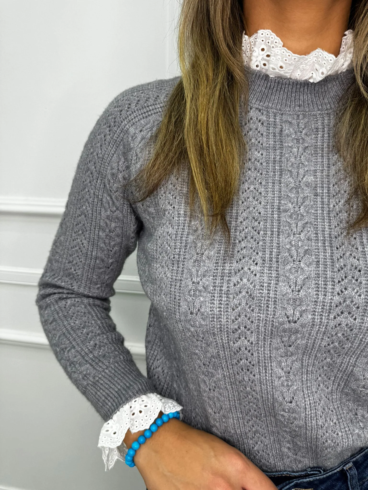 Maglione trama treccia con collo in merletto - immagine 3