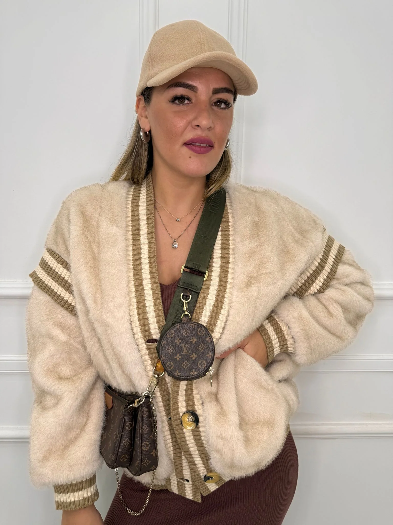 Pelliccia beige con inserti in tessuto - immagine 3