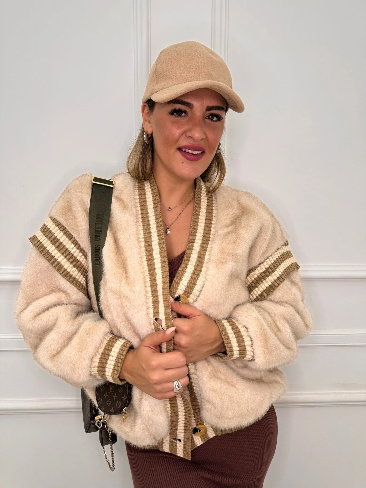 Pelliccia beige con inserti in tessuto - immagine 4