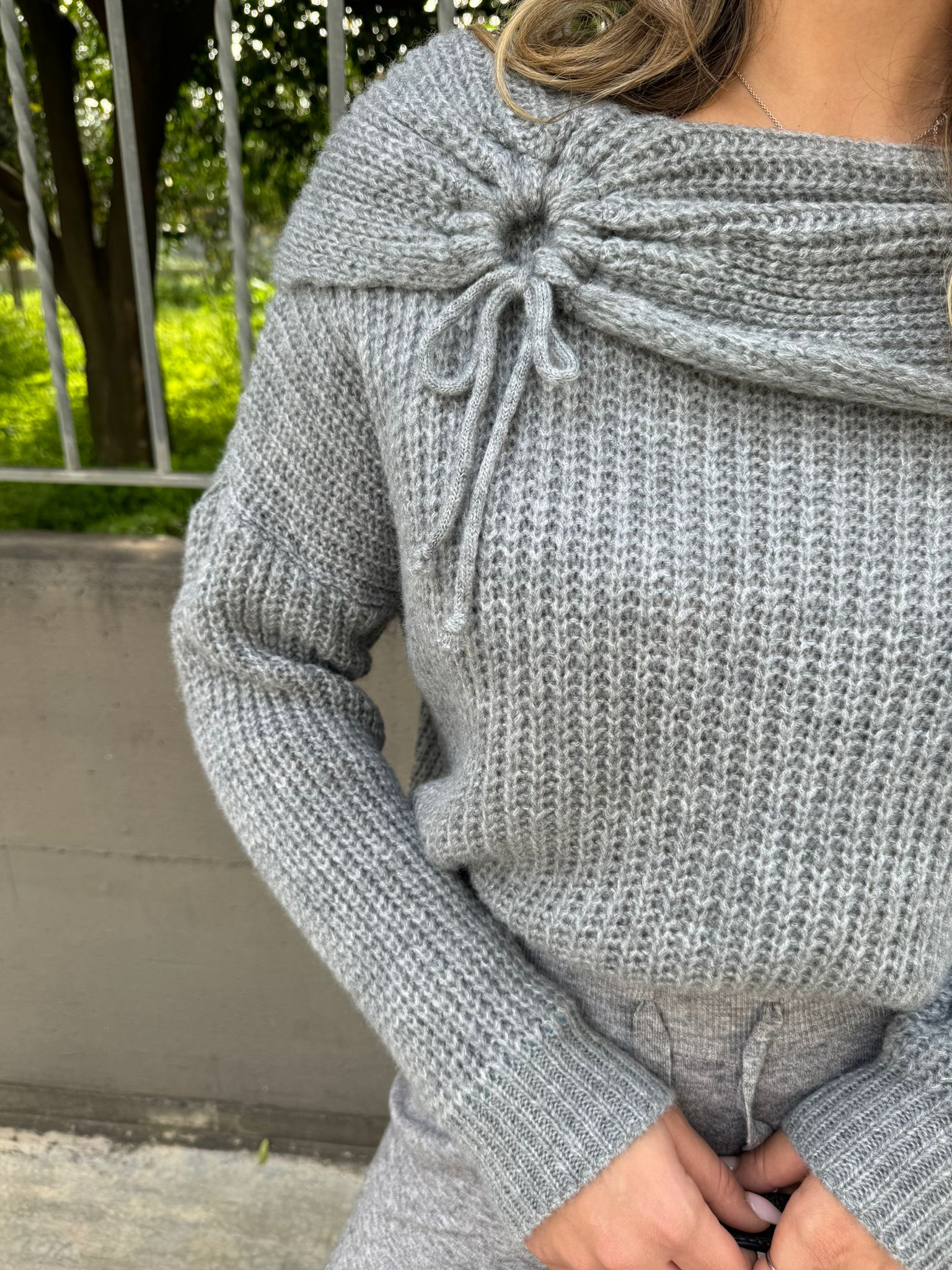 Maglione in lana con risvolto - immagine 3