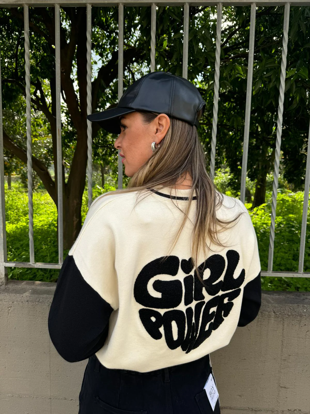 Maglione con cuore teddy e scritta dietro - immagine 3