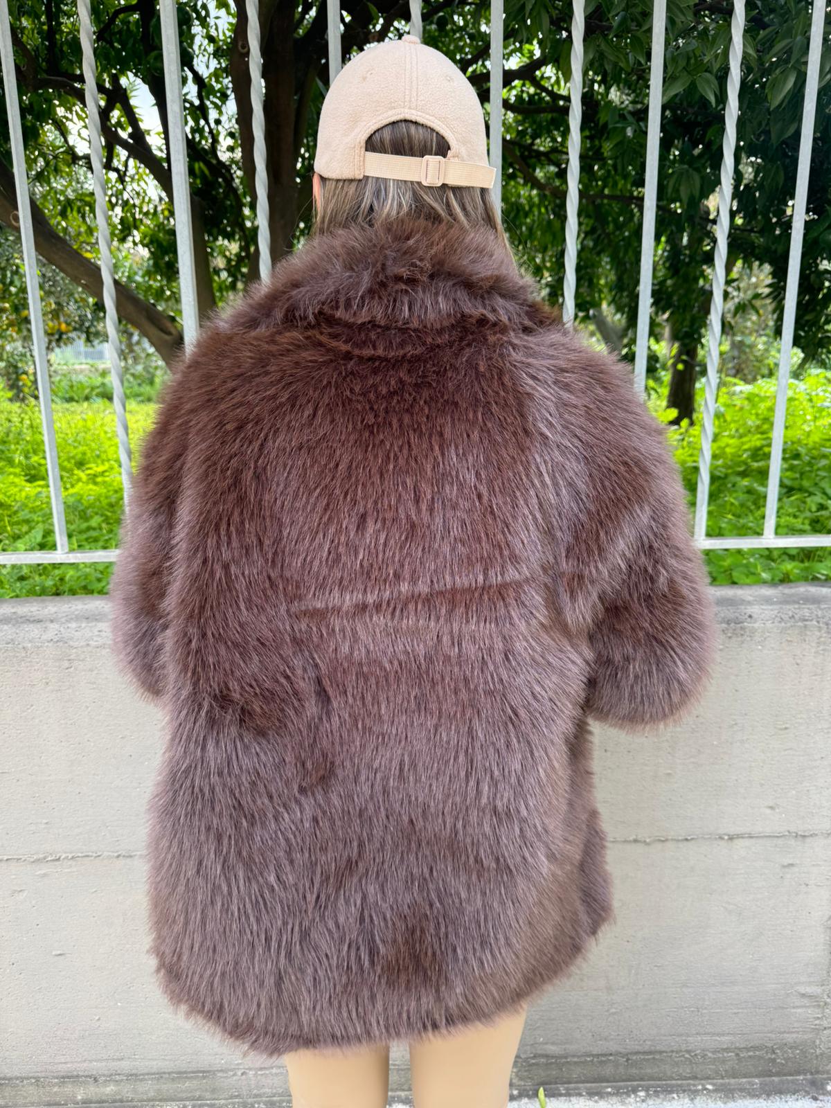 Pelliccia eco tinta unita modello over - immagine 6