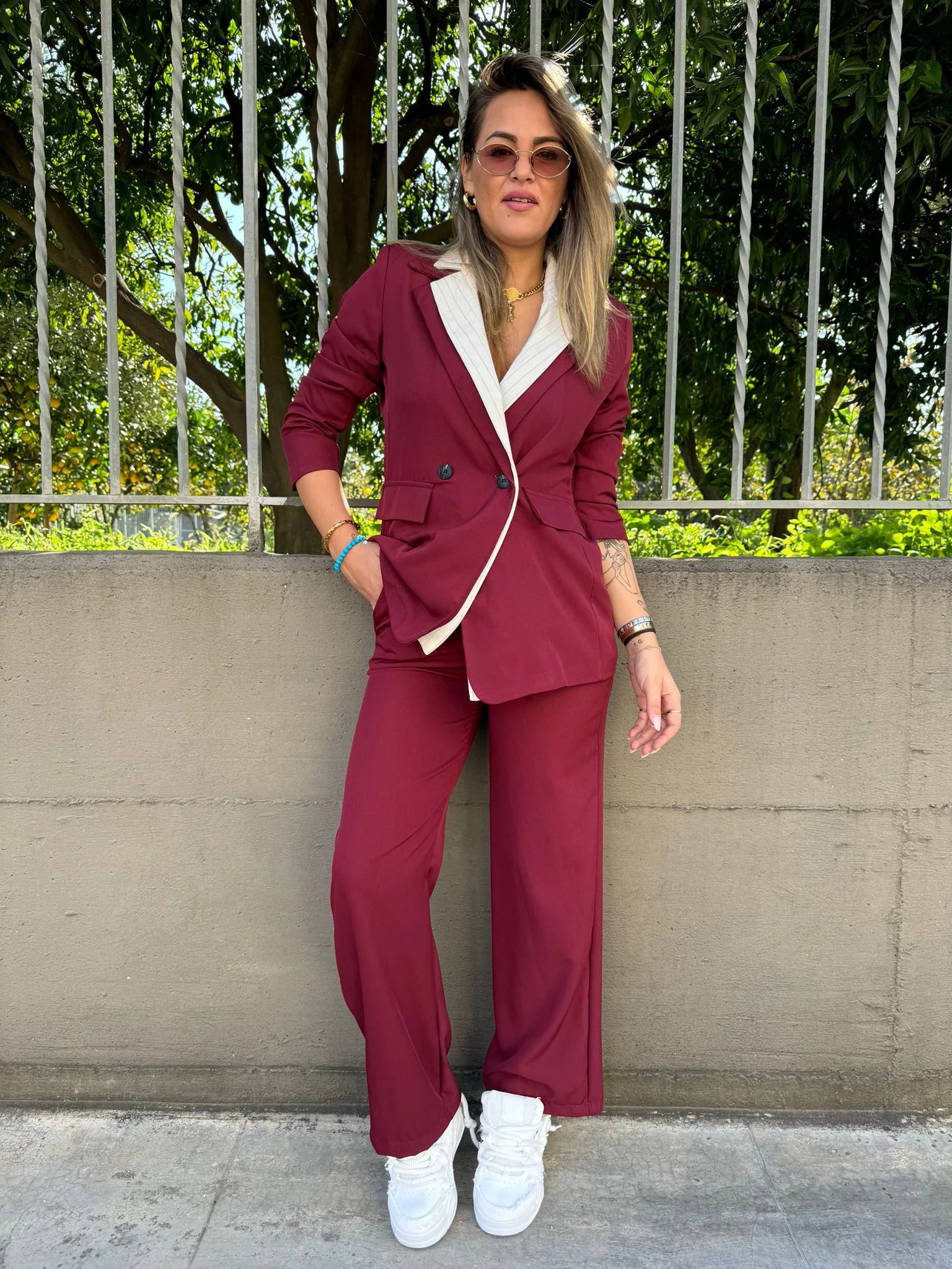 Tailleur due pezzi con giacca doppio rever