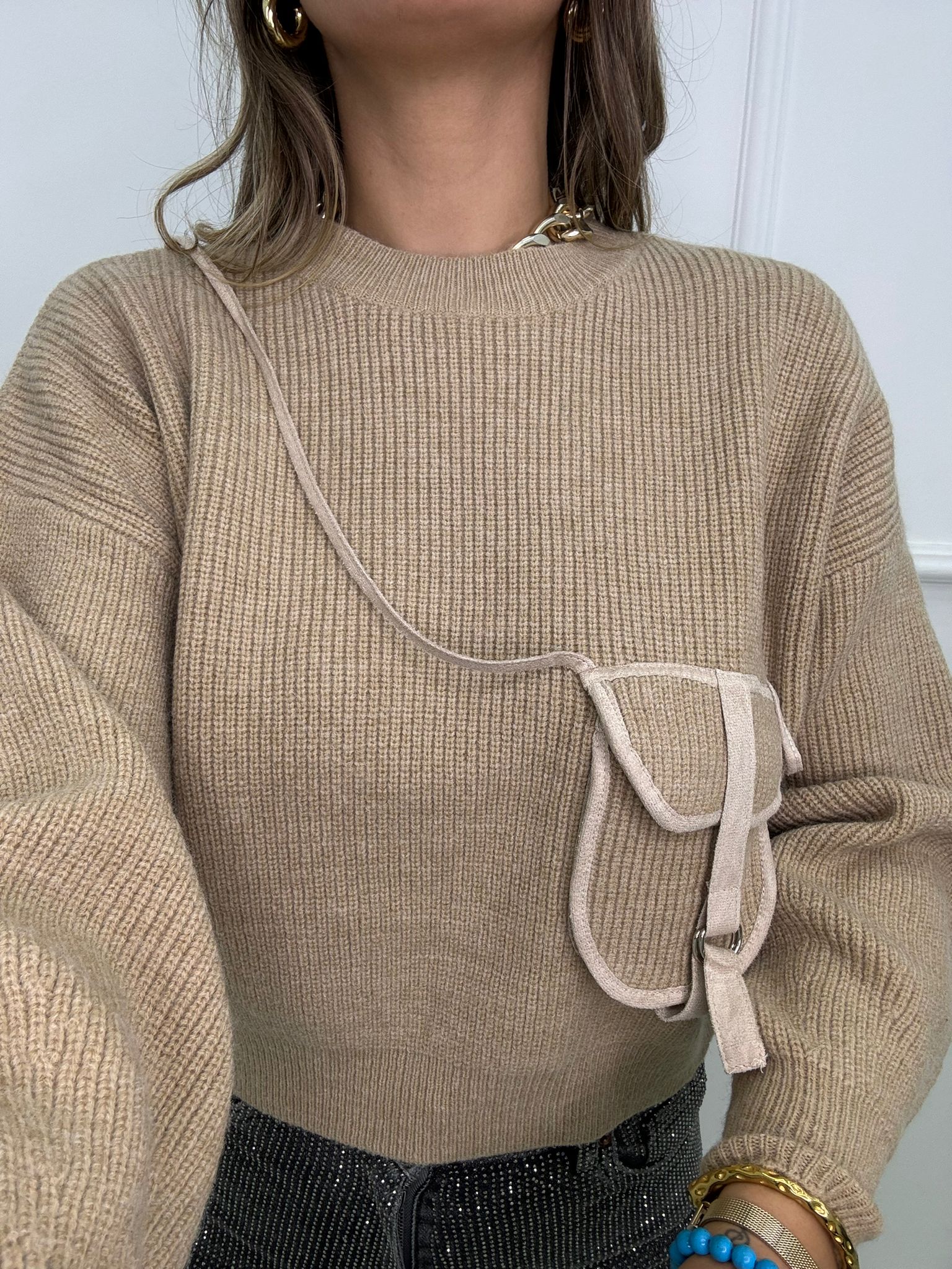 Maglione tinta unita con taschino sul lato - immagine 5