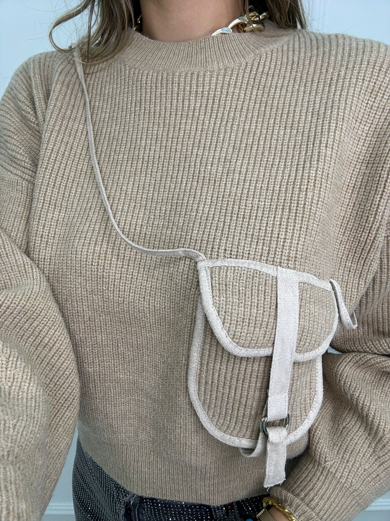 Maglione tinta unita con taschino sul lato - immagine 6