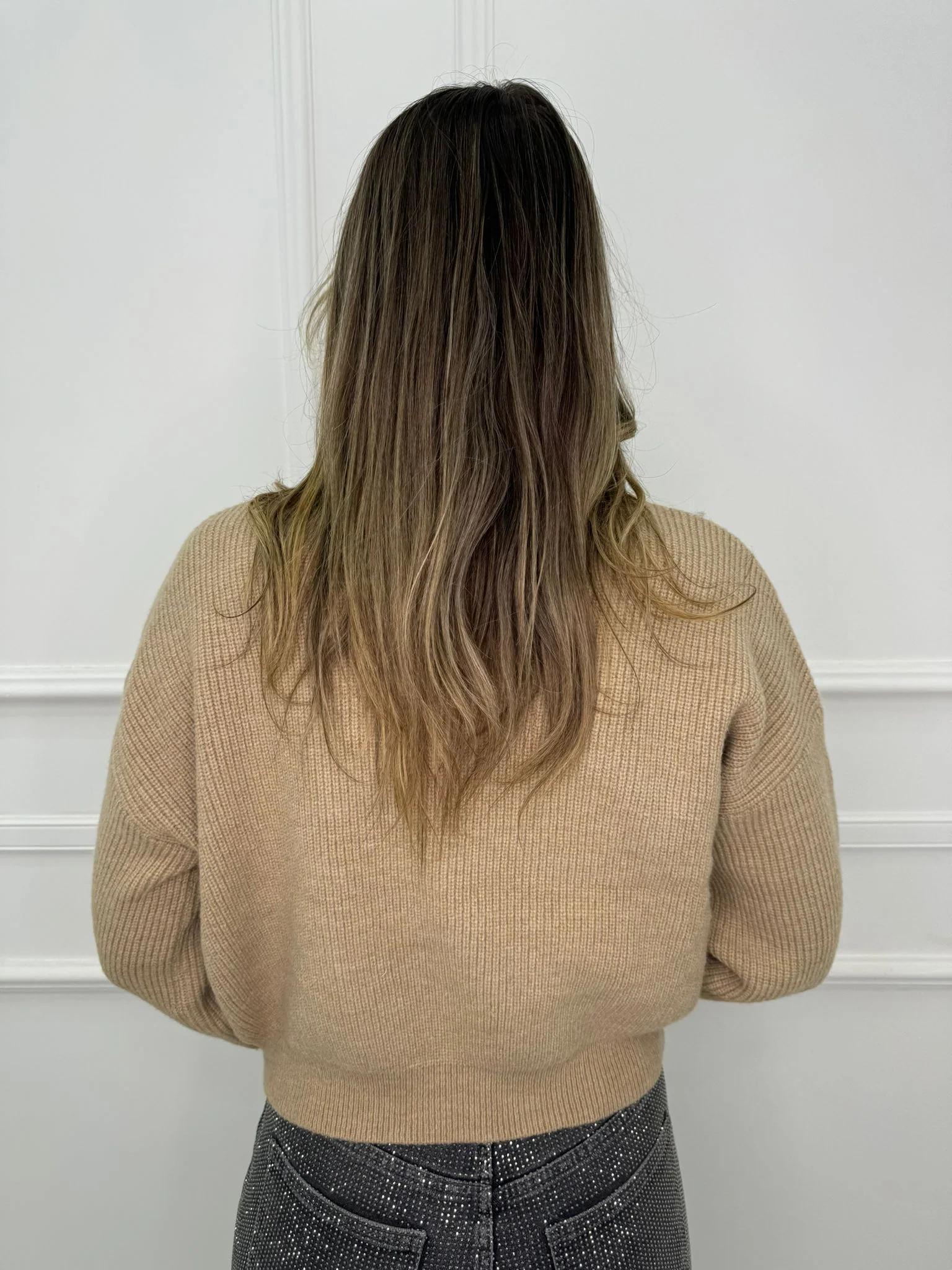 Maglione tinta unita con taschino sul lato - immagine 7