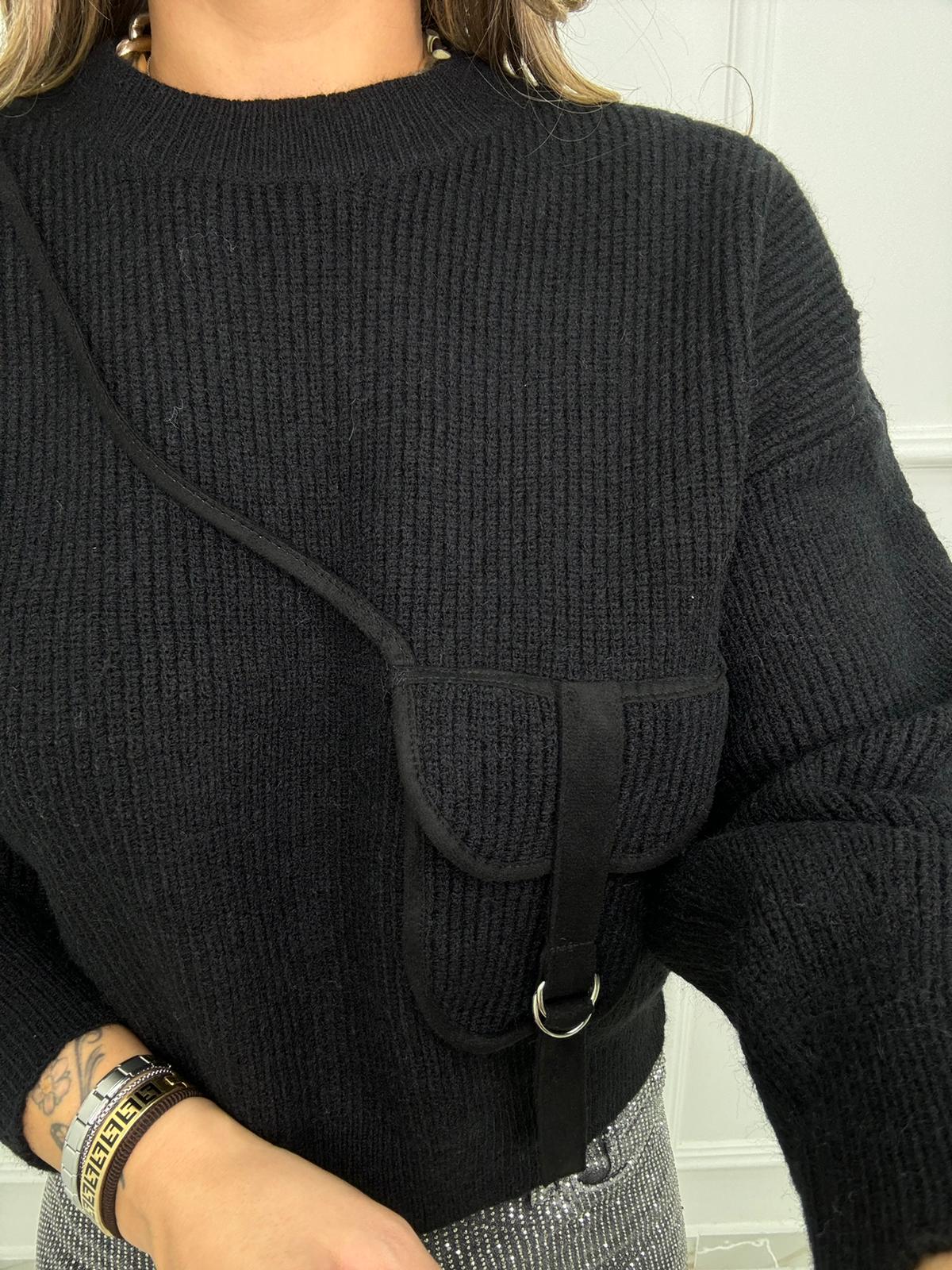 Maglione tinta unita con taschino sul lato - immagine 9