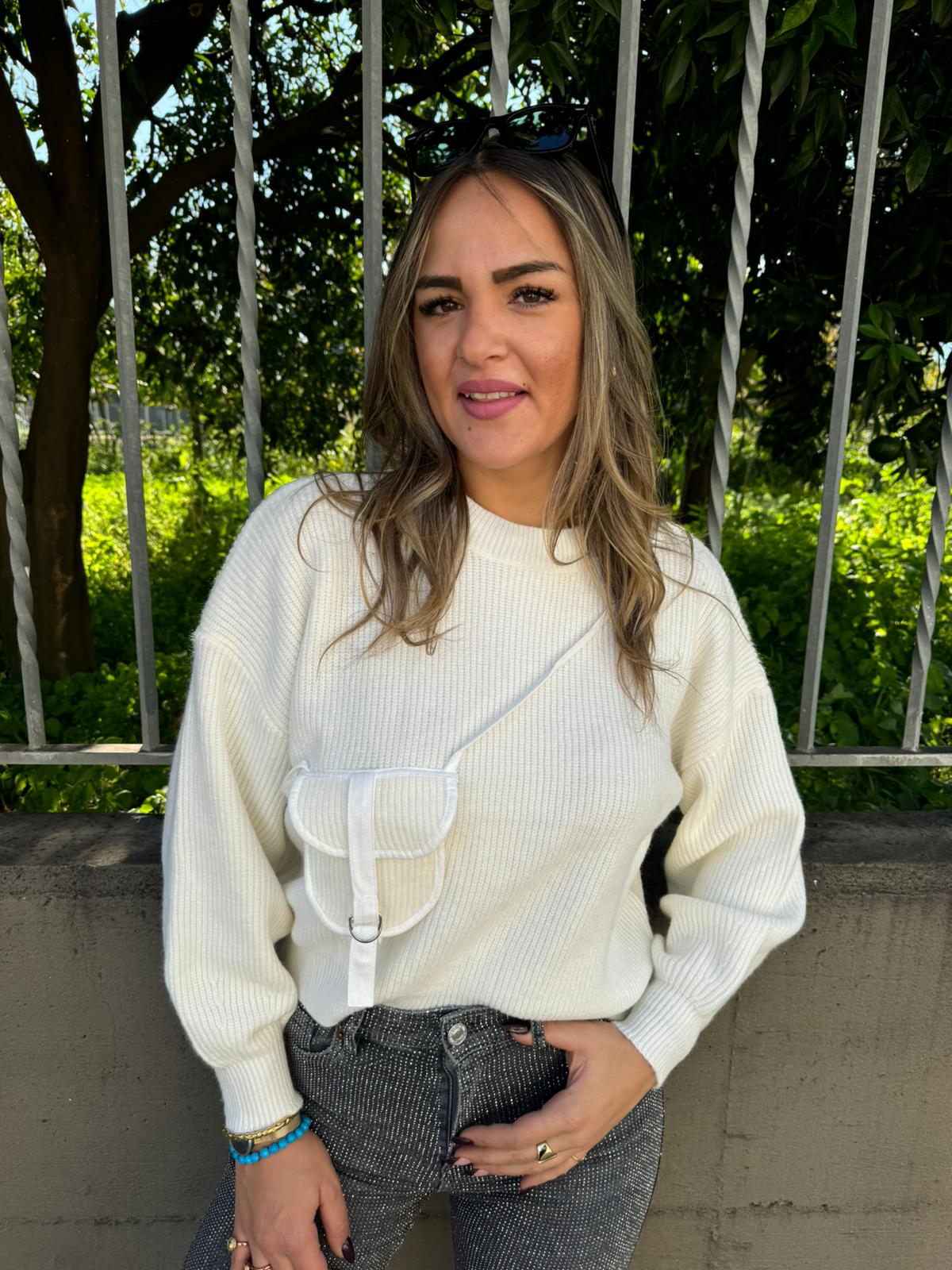 Maglione tinta unita con taschino sul lato