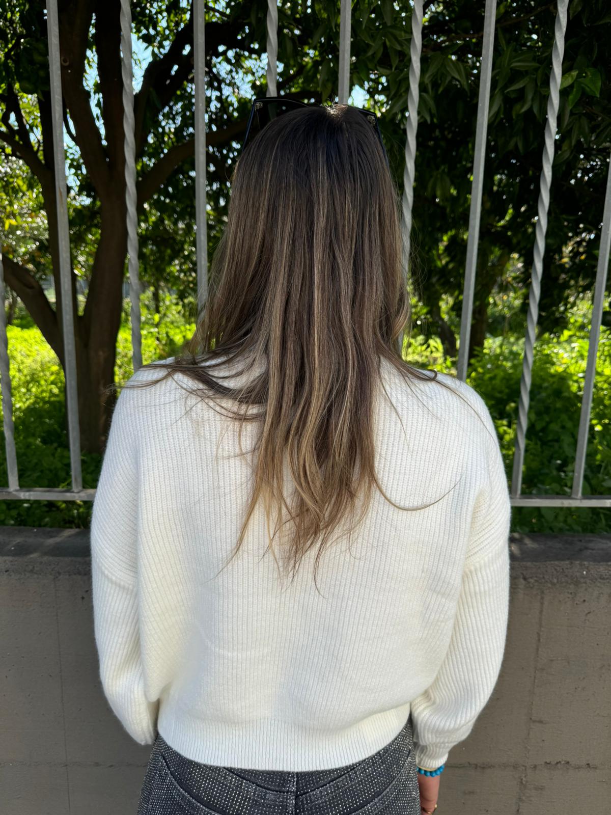 Maglione tinta unita con taschino sul lato - immagine 4