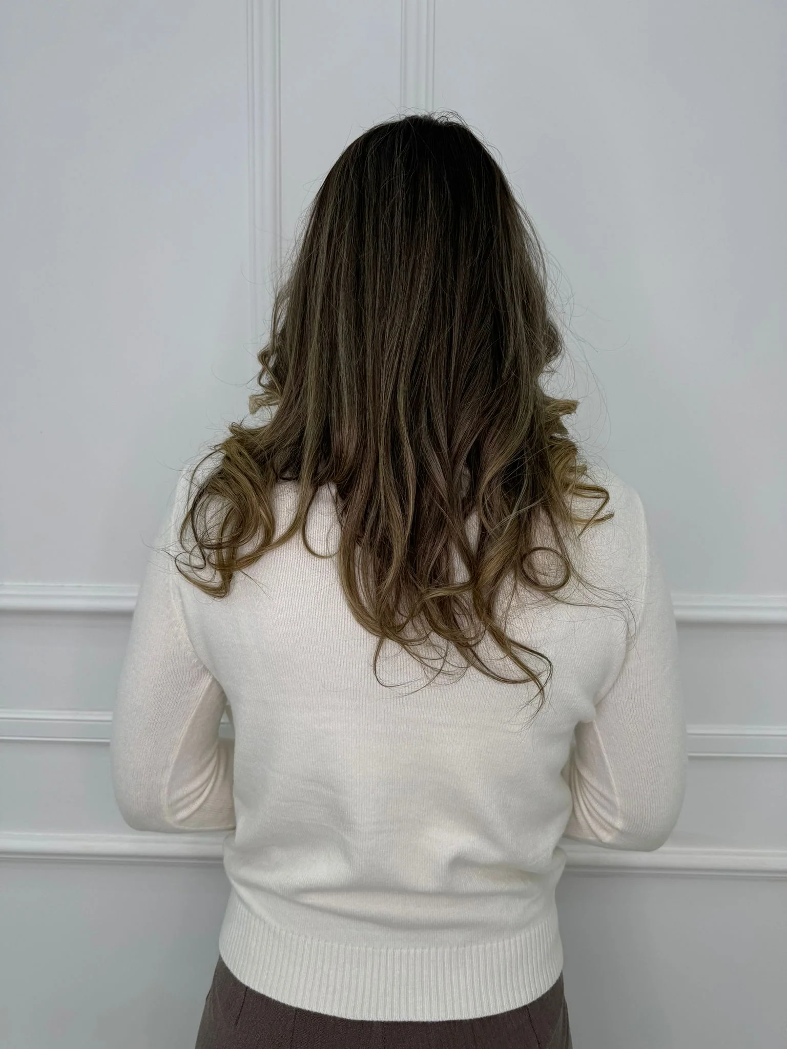 Maglione collo alto con bottoncini oro - immagine 7