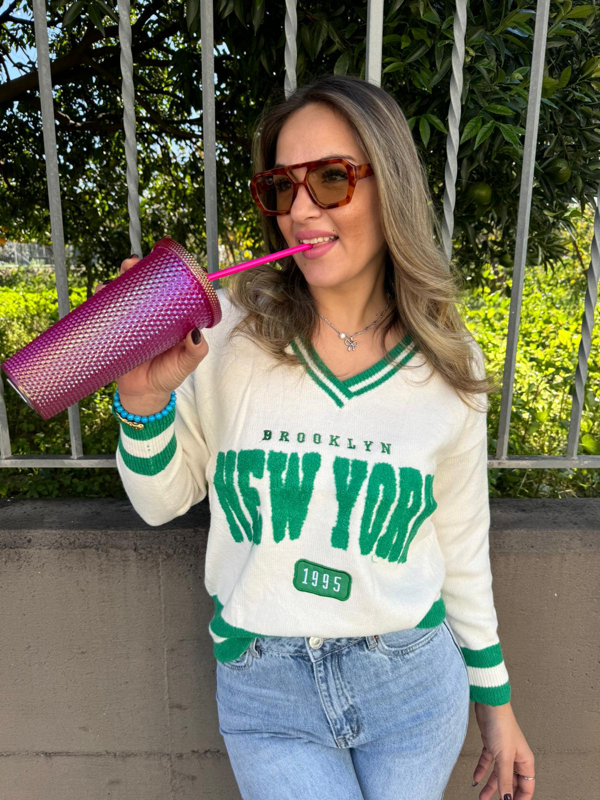 Maglione New York con scollo a V - immagine 2