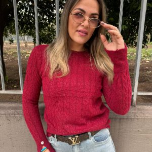 Maglione trama treccia e bottoncino swarovski alle maniche