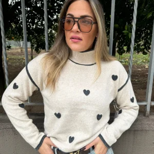 Maglione collo alto over con cuori