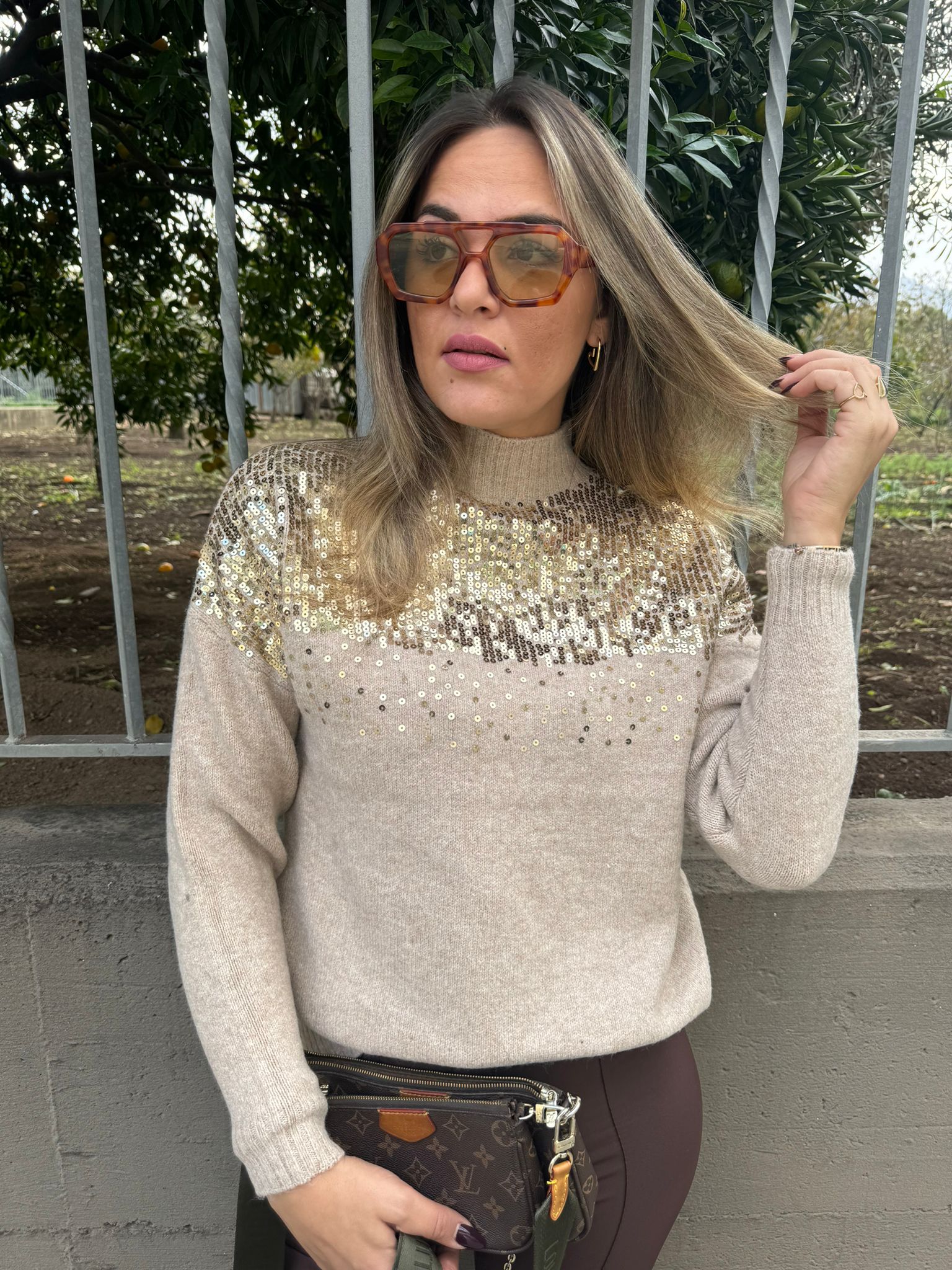 Magione mezzo collo con paillettes - immagine 2