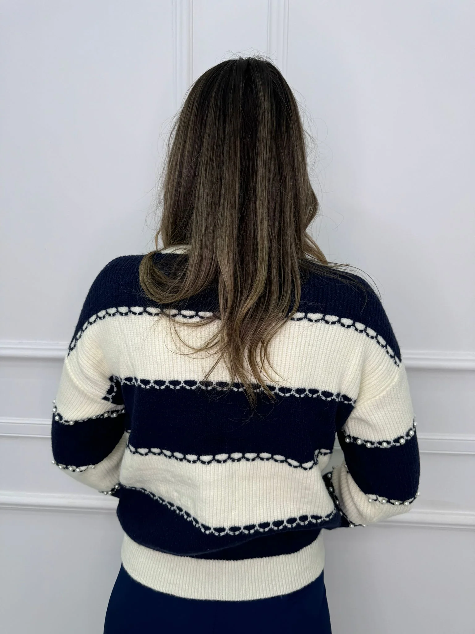 Maglione over a righe con perle - immagine 4