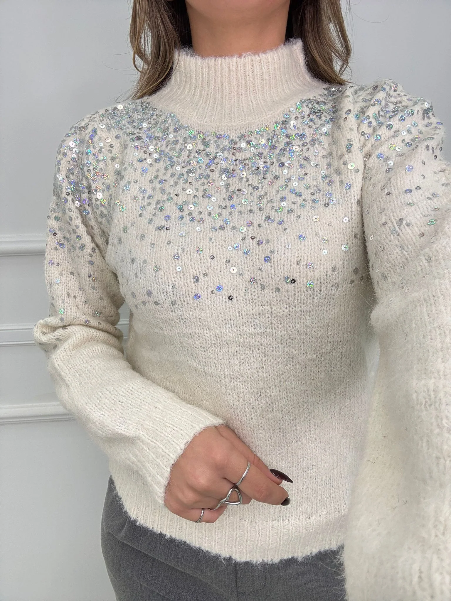 Maglione mezzo collo con parte superiore in paillettes - immagine 8