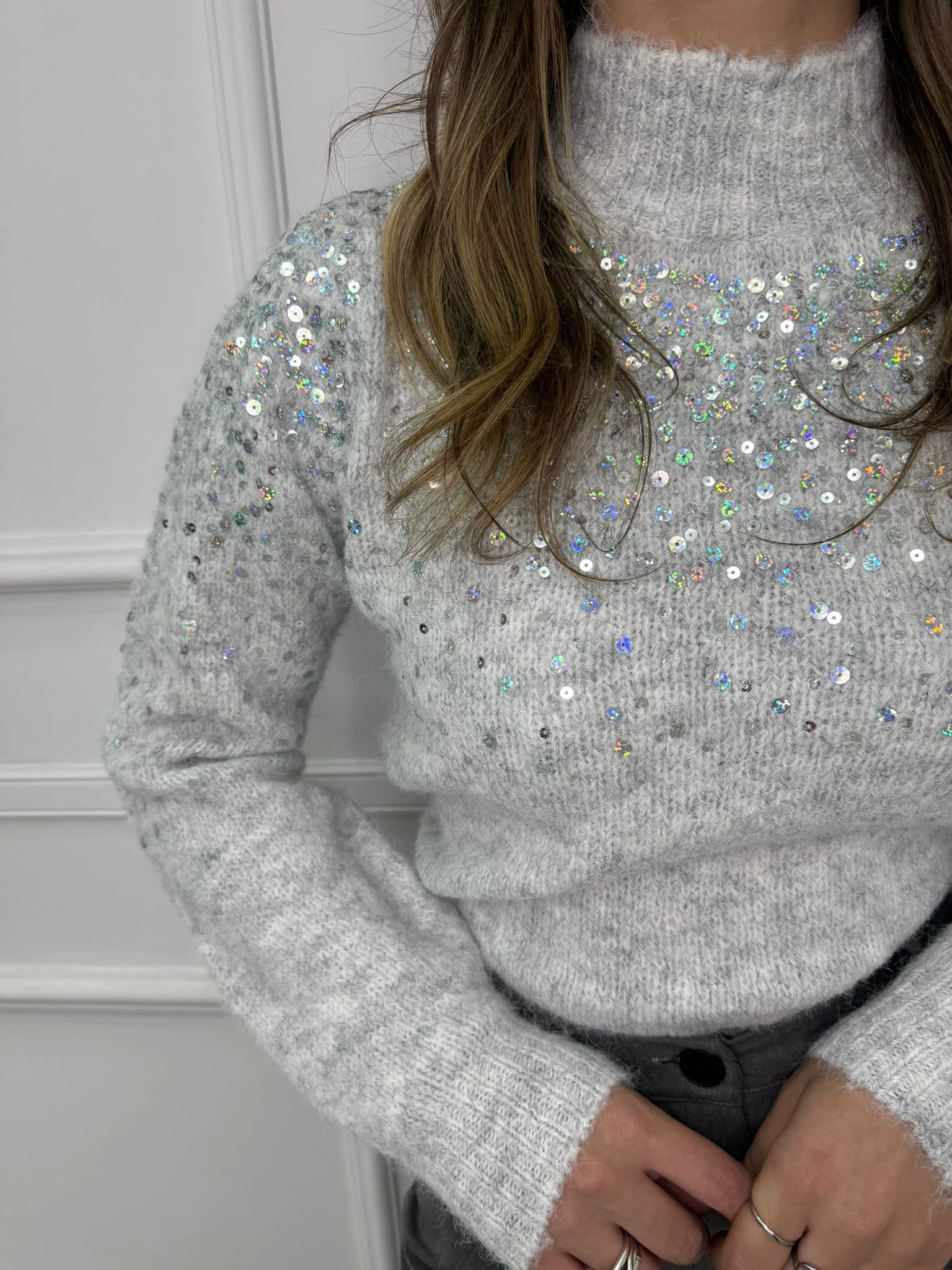 Maglione mezzo collo con parte superiore in paillettes - immagine 3
