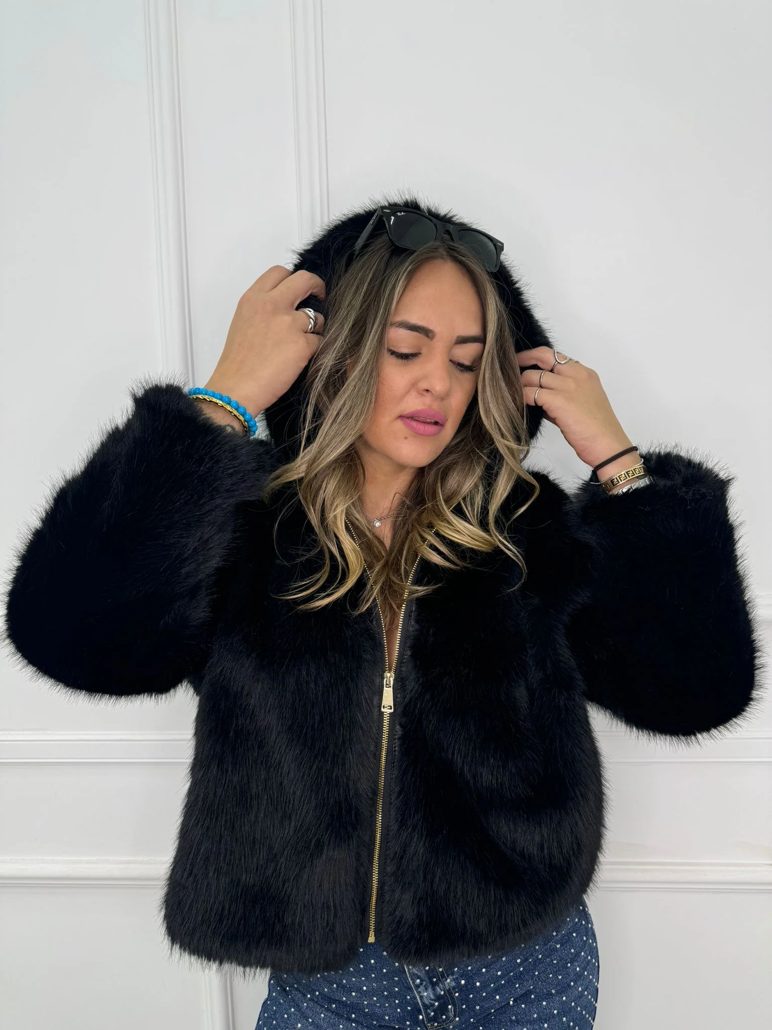 Pelliccia eco modello over con cappuccio e zip - immagine 9