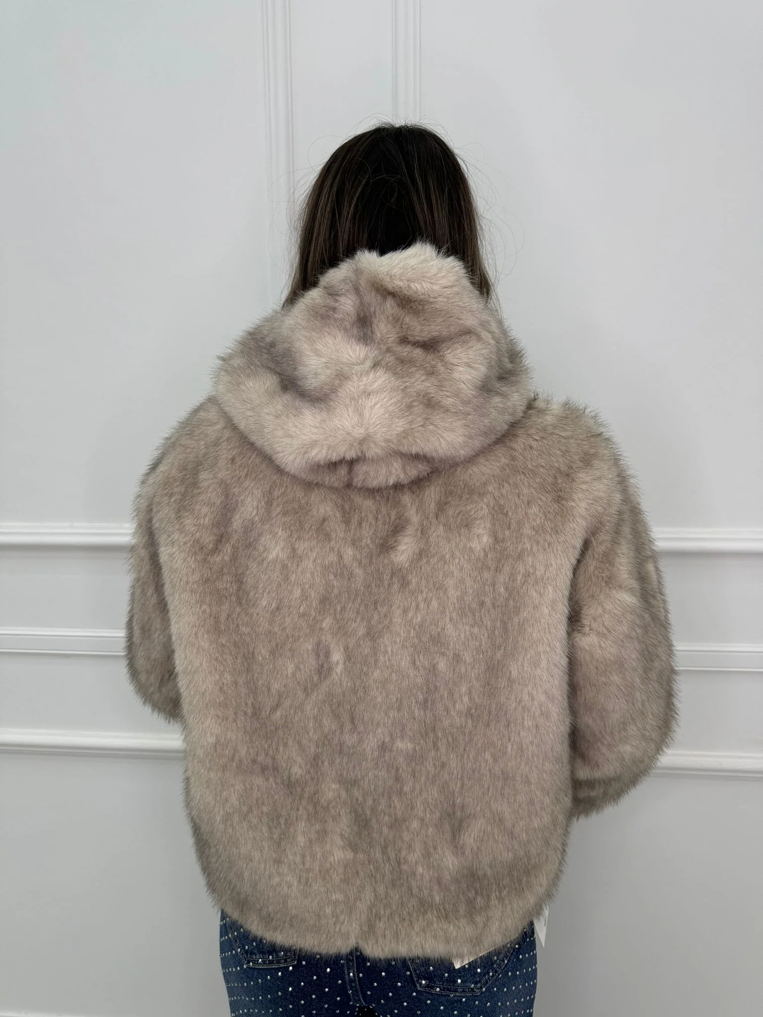 Pelliccia eco modello over con cappuccio e zip - immagine 8