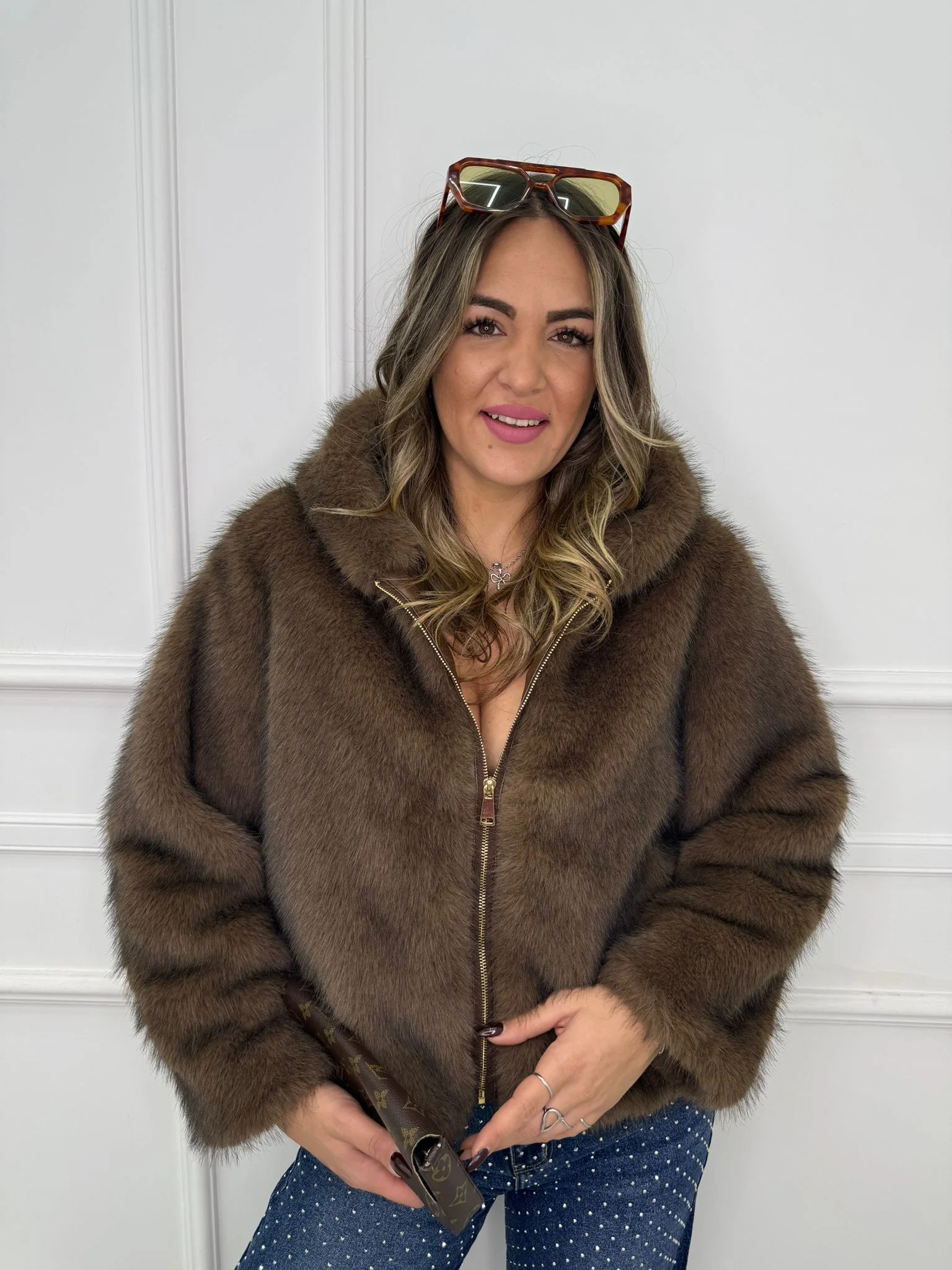 Pelliccia eco modello over con cappuccio e zip - immagine 3