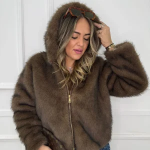 Pelliccia eco modello over con cappuccio e zip