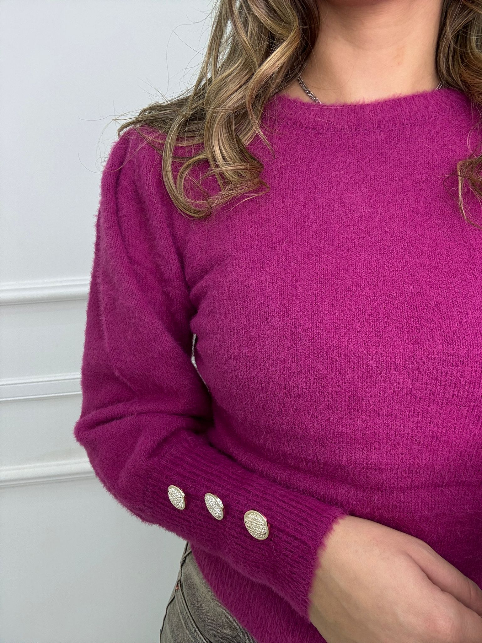 Maglione in pelo con spalle a sbuffo - immagine 6