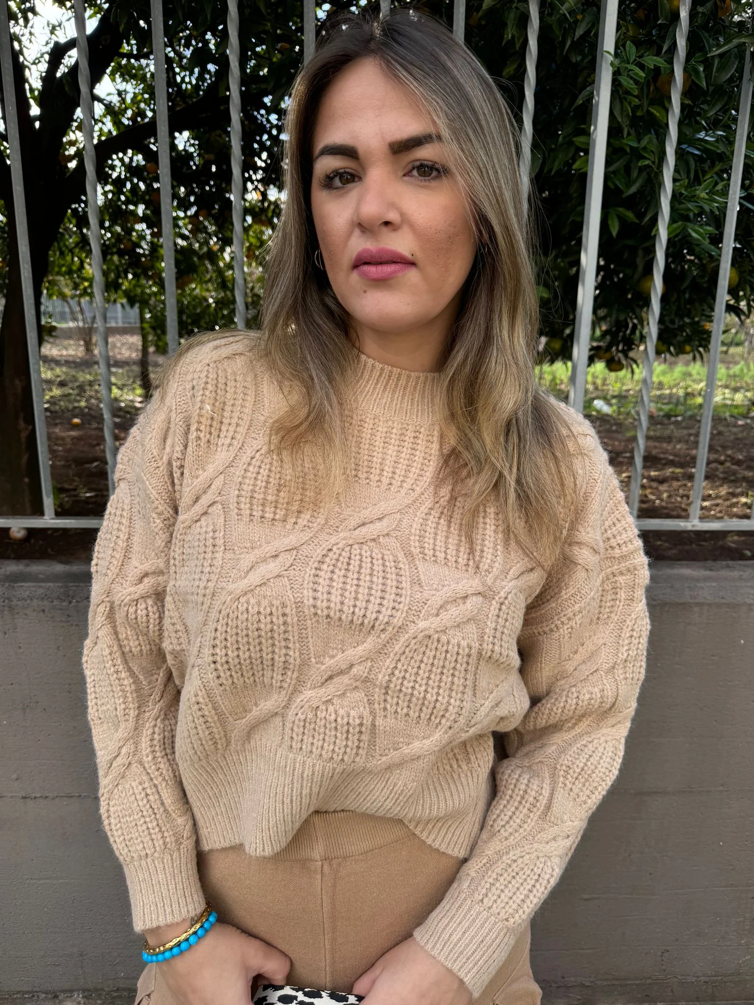 Maglione trama treccia tinta unita - immagine 2