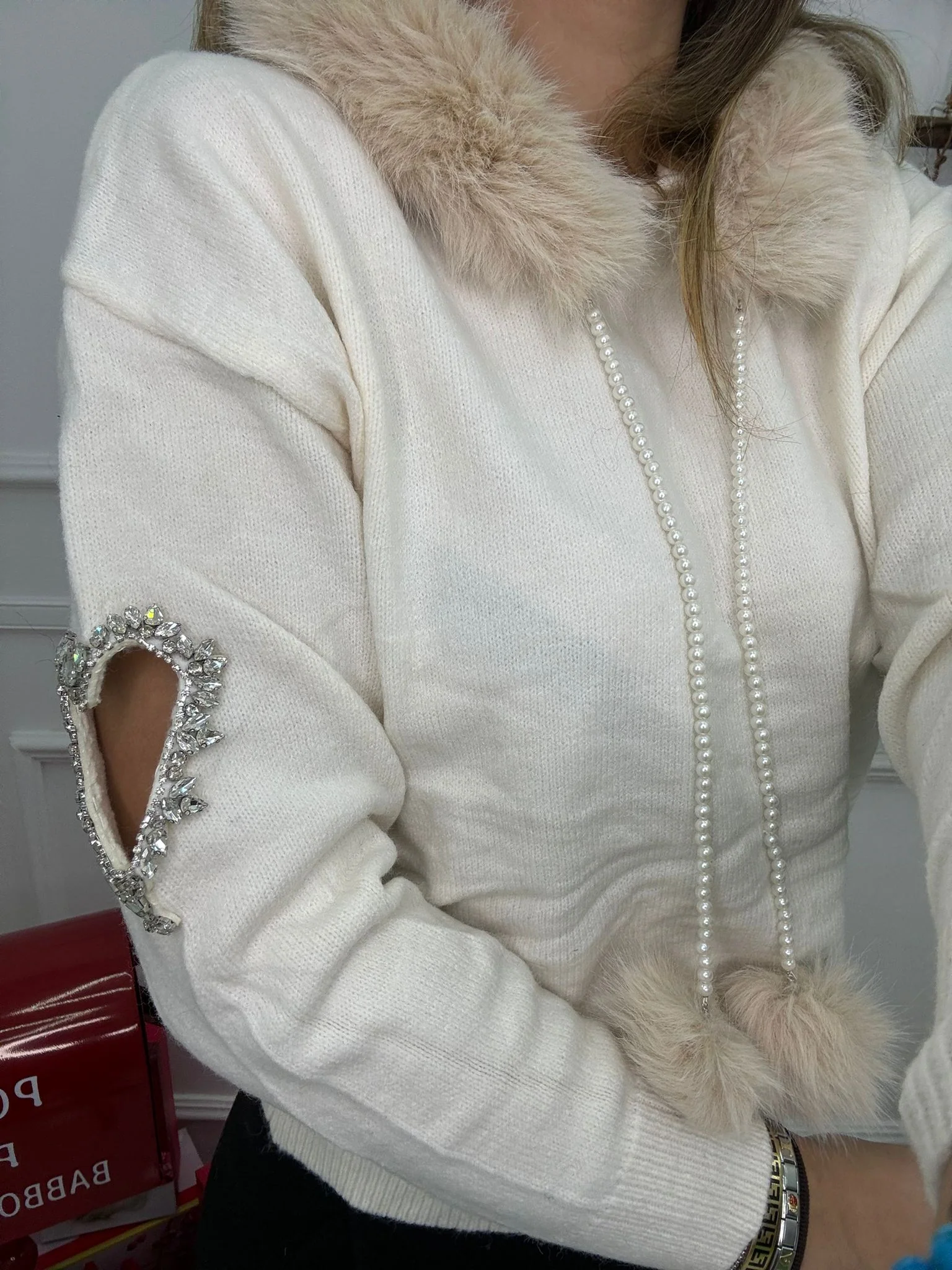 Maglione con cappuccio e eco pelliccia - immagine 7