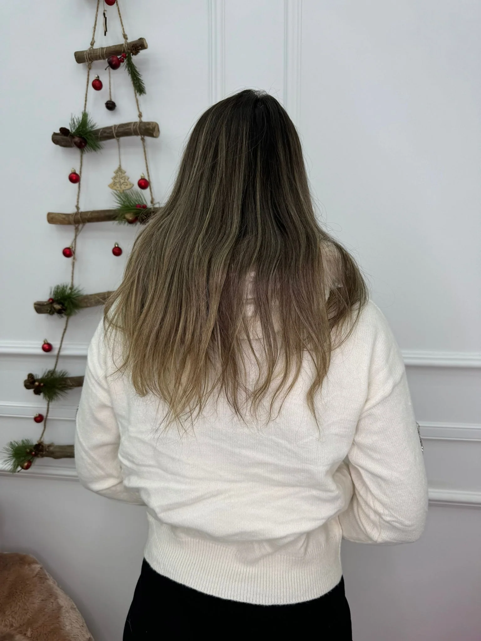 Maglione con cappuccio e eco pelliccia - immagine 6