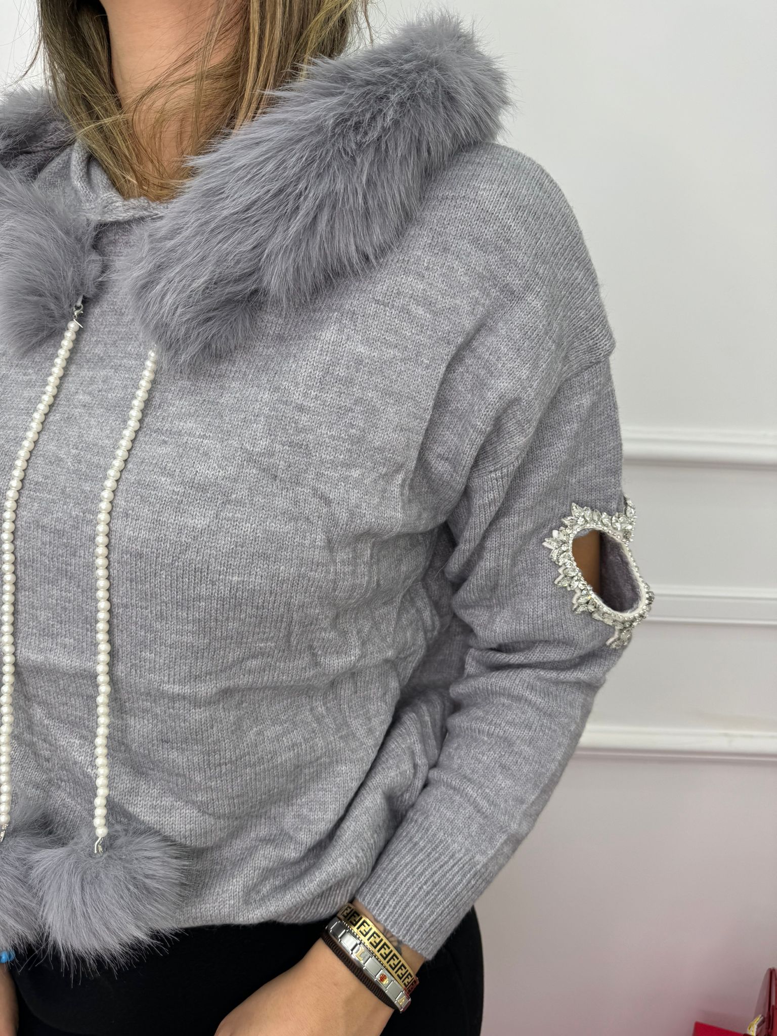 Maglione con cappuccio e eco pelliccia - immagine 3