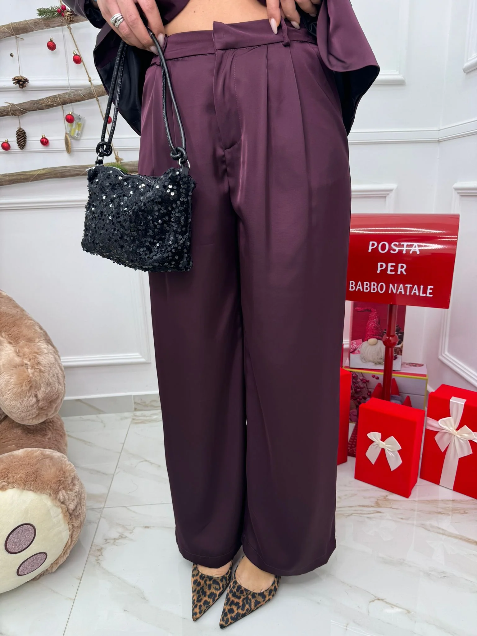 Tailleur effetto seta con pantalone e giacca con cintura - immagine 5