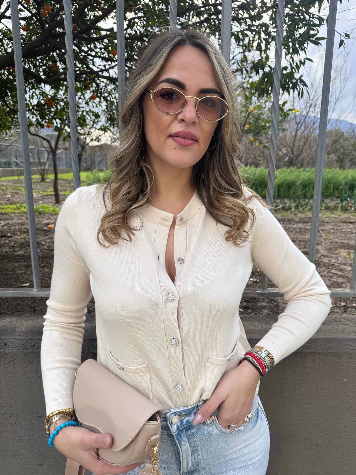 Cardigan in filo giro collo con bottoni gioiello