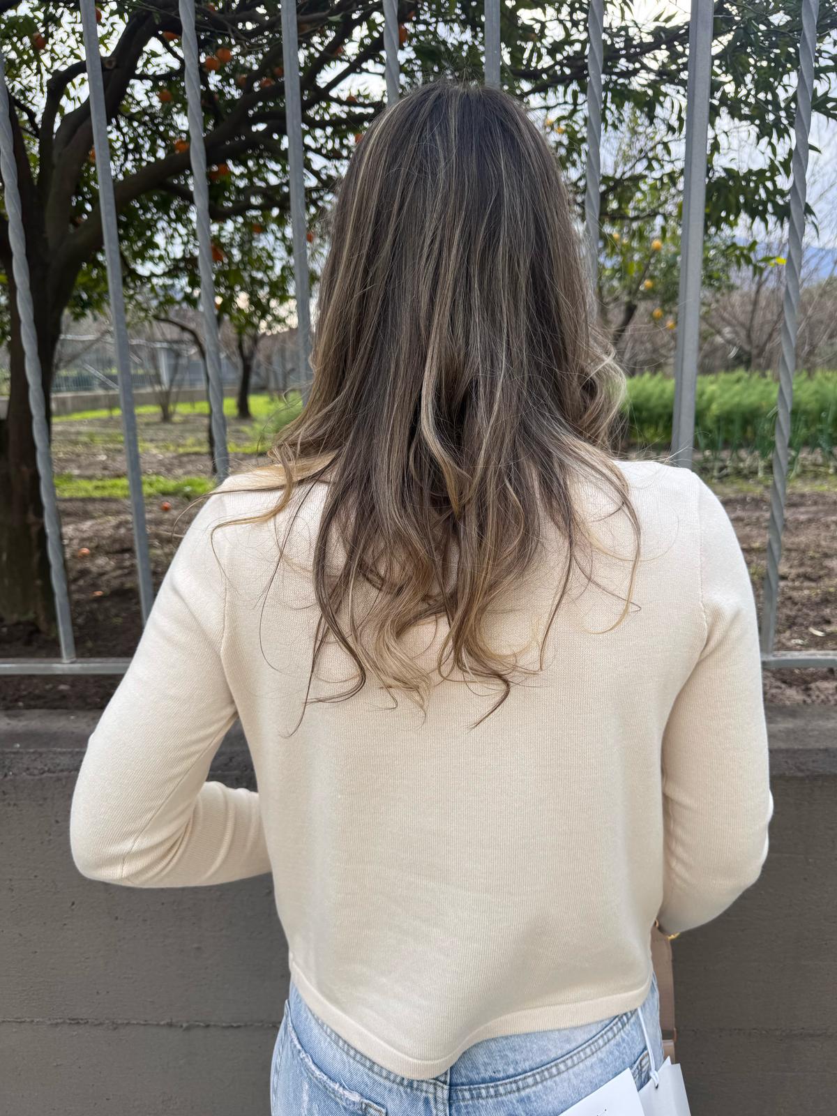 Cardigan in filo giro collo con bottoni gioiello - immagine 4