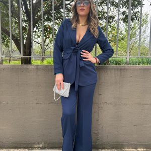 Tailleur tinta unita con giacca con cintura