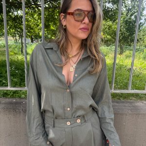 Camicia tinta unita in lino con tasca