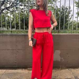 Coordinato 2 pezzi con top crop e aperture laterali