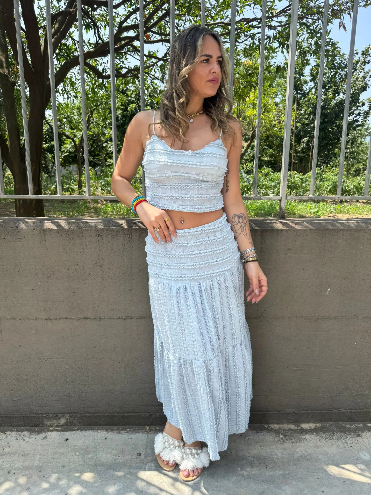 Coordinato 2 pezzi con trama particolare e rouches - immagine 5