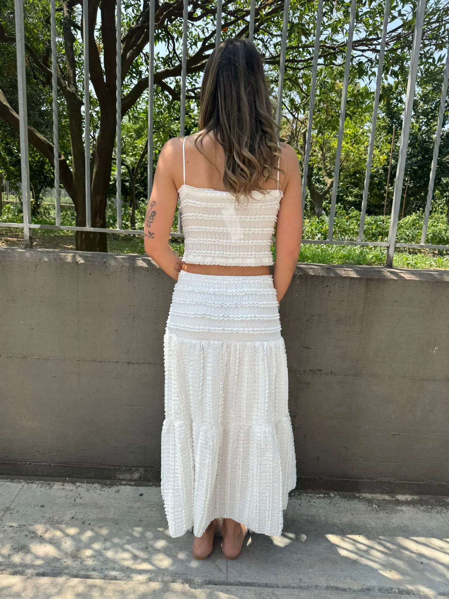 Coordinato 2 pezzi con trama particolare e rouches - immagine 9