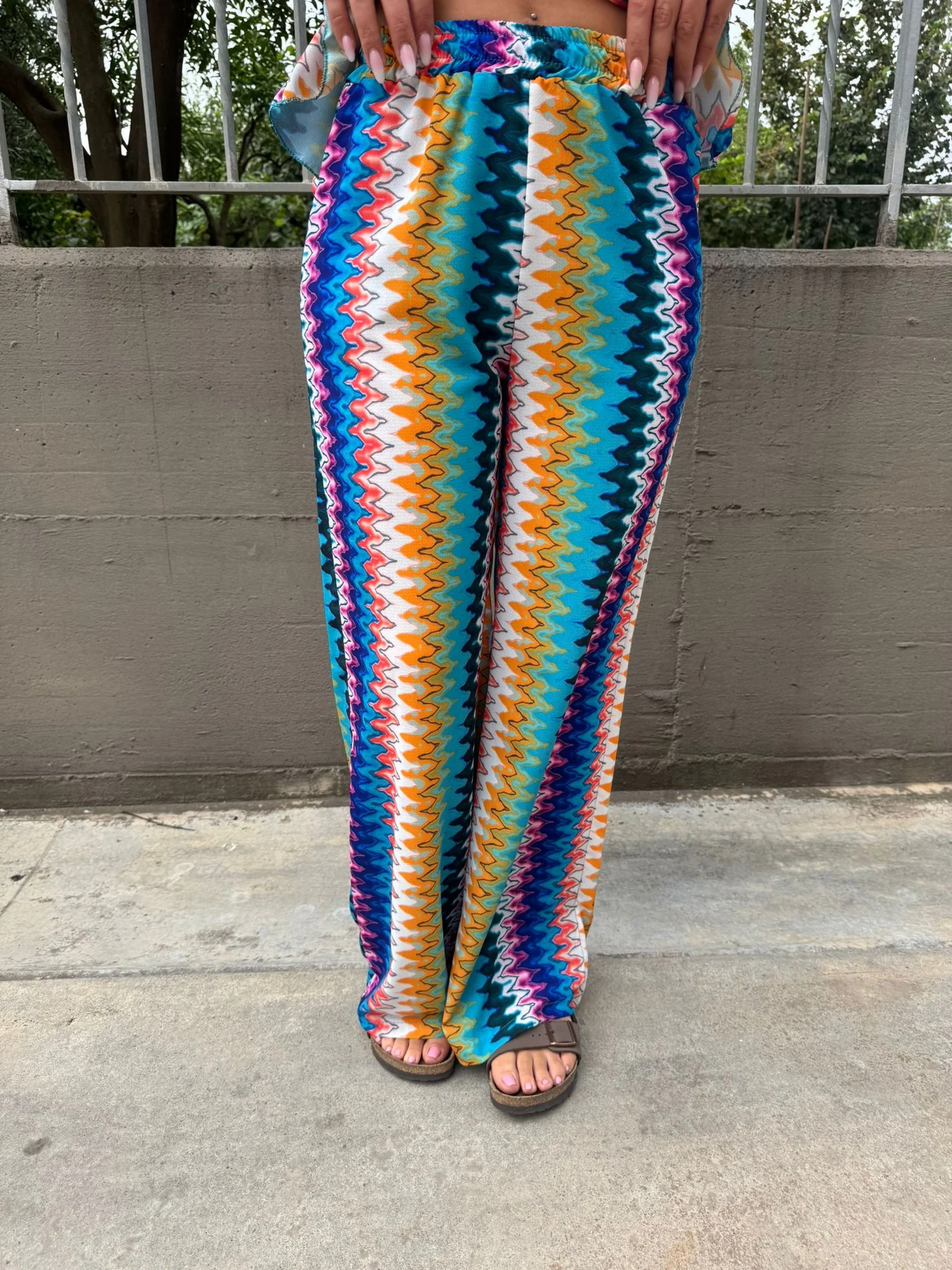 Coordinato 2 pezzi fantasia colorata con top a fascia - immagine 4