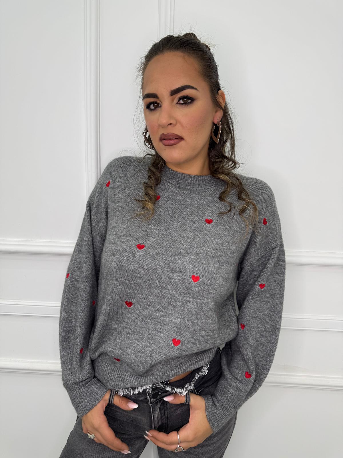 Maglione con cuori ricamati