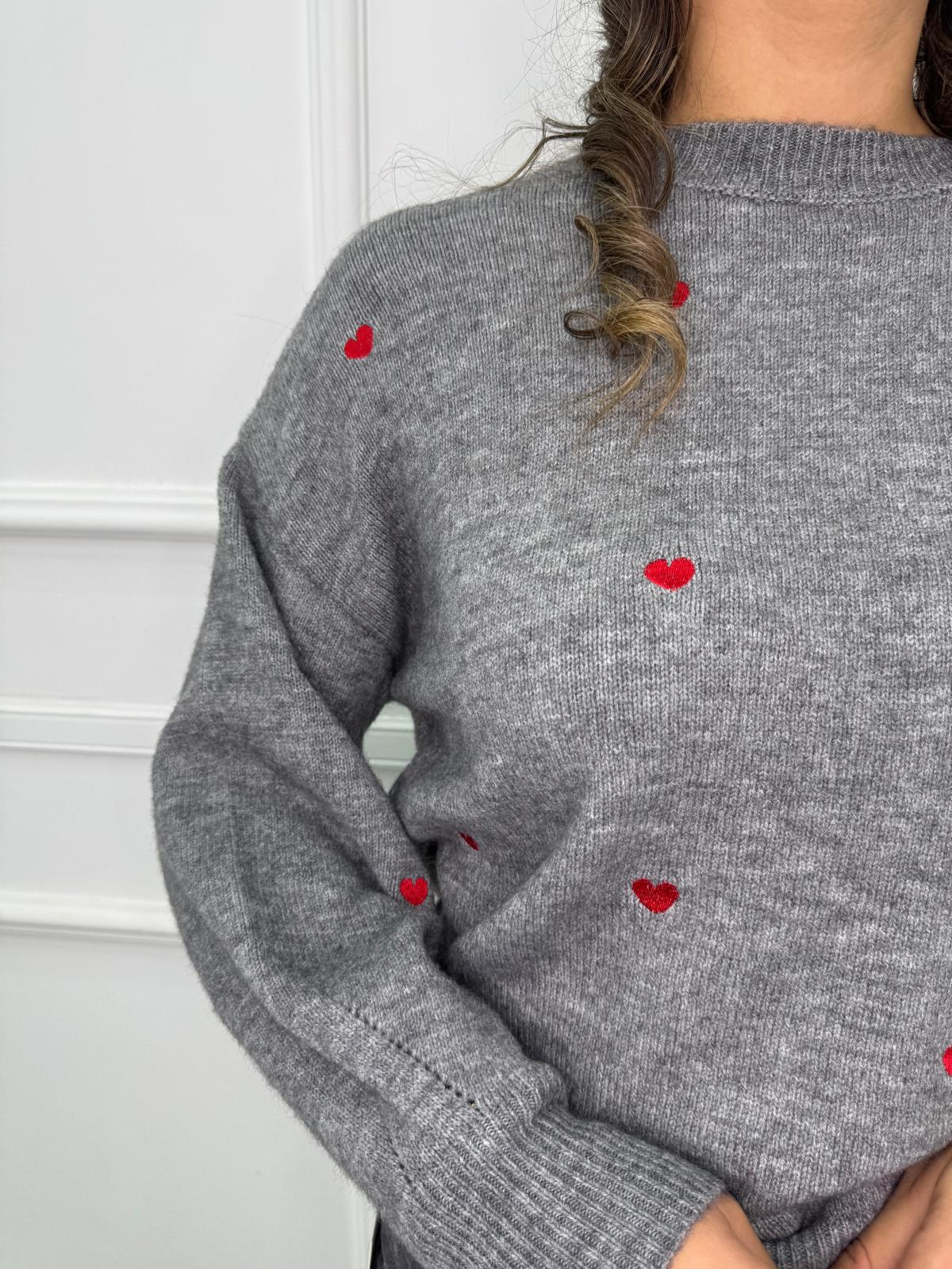 Maglione con cuori ricamati - immagine 3