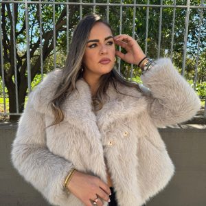 Pelliccia eco modello over doppio petto