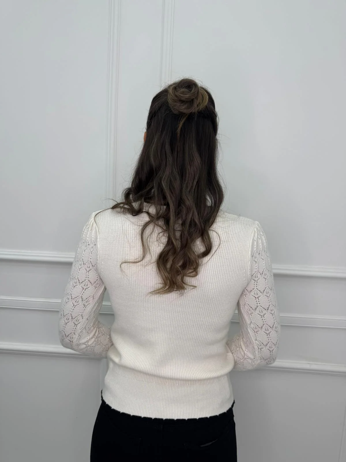 Maglia giro collo con fiocchetti - immagine 4