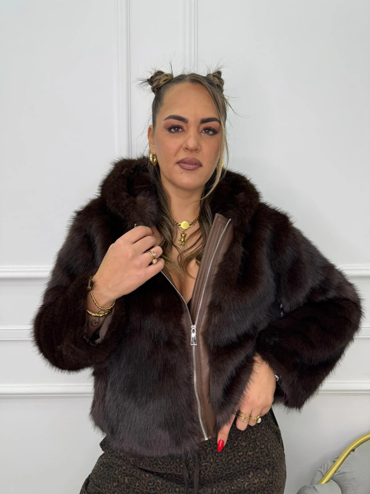 Pelliccia eco con cappuccio e zip