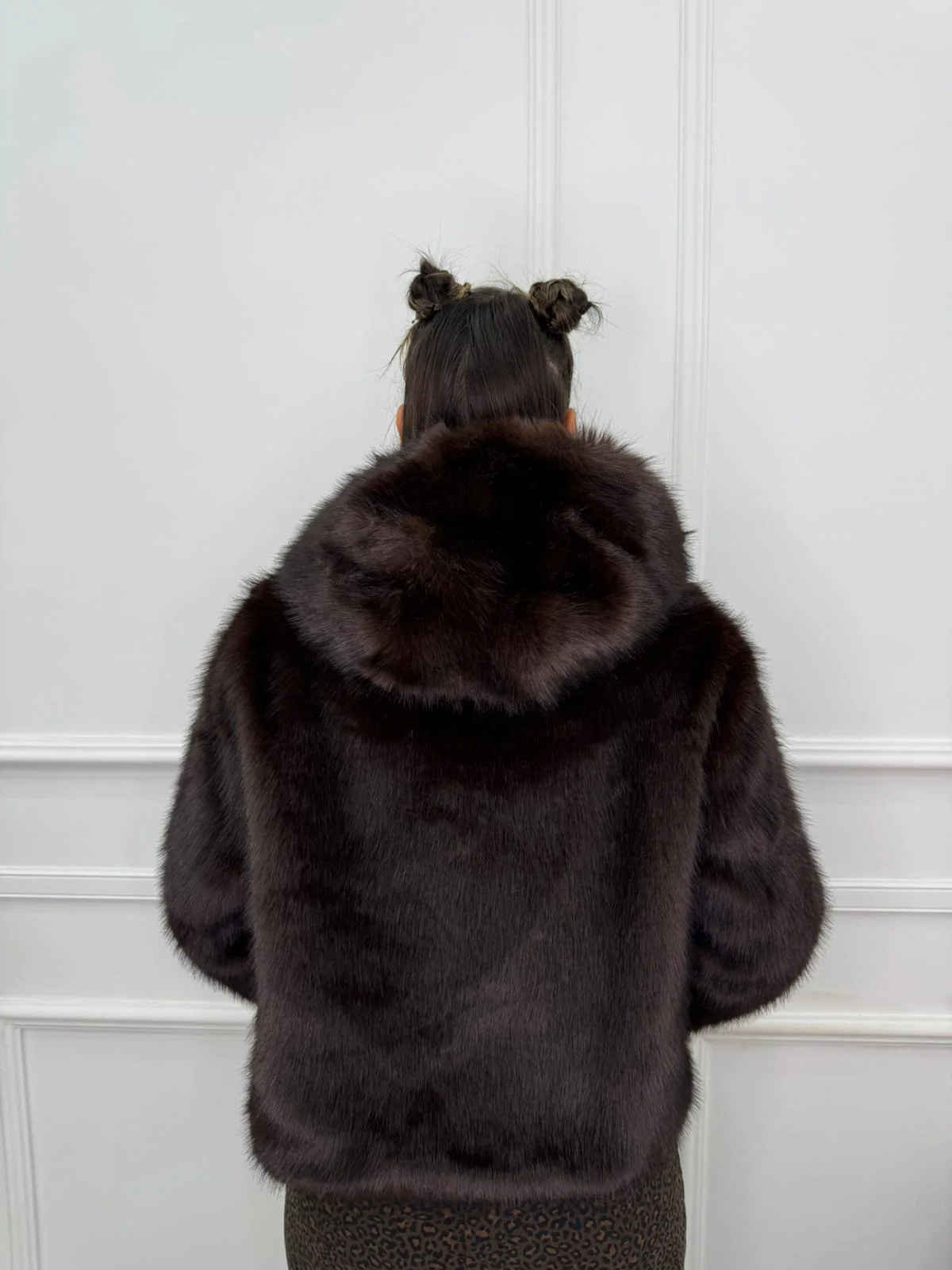 Pelliccia eco con cappuccio e zip - immagine 5