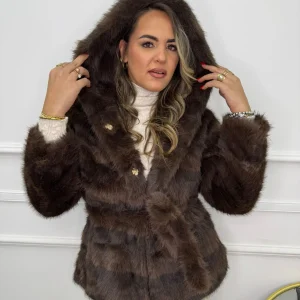 Pelliccia eco striata con cappuccio e cintura