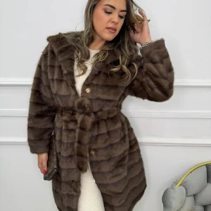 Pelliccia eco lunga con cintura in vita