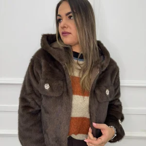 Pelliccia eco con cappuccio e con bottoni gioiello